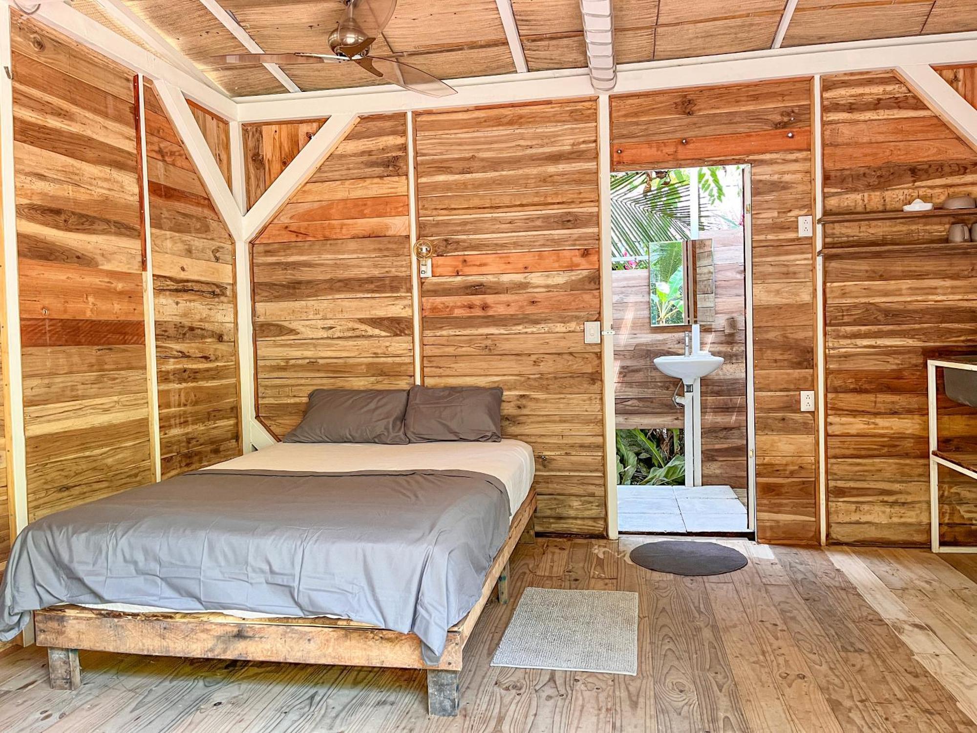 Nomadic Surf Camp Hostel Uvita Buitenkant foto