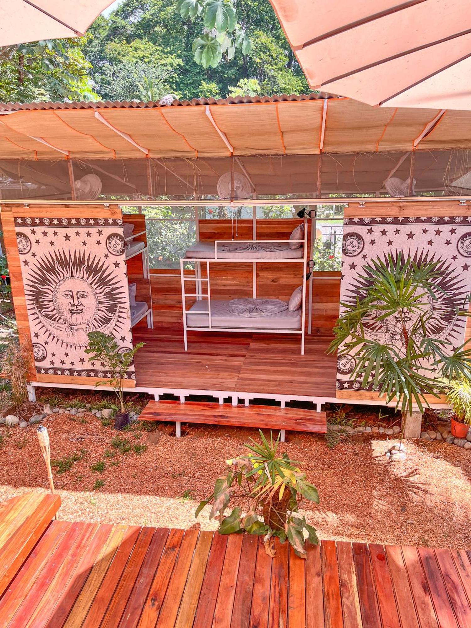 Nomadic Surf Camp Hostel Uvita Buitenkant foto