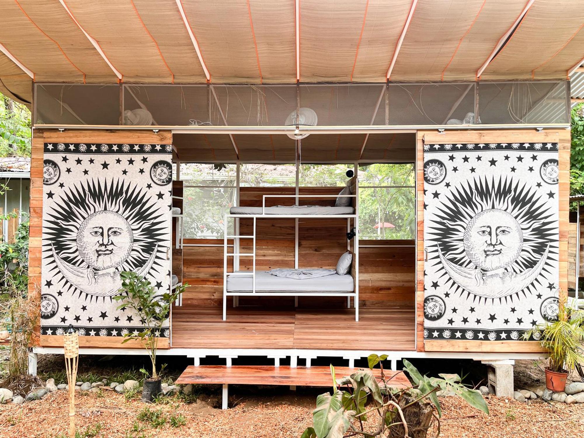 Nomadic Surf Camp Hostel Uvita Buitenkant foto