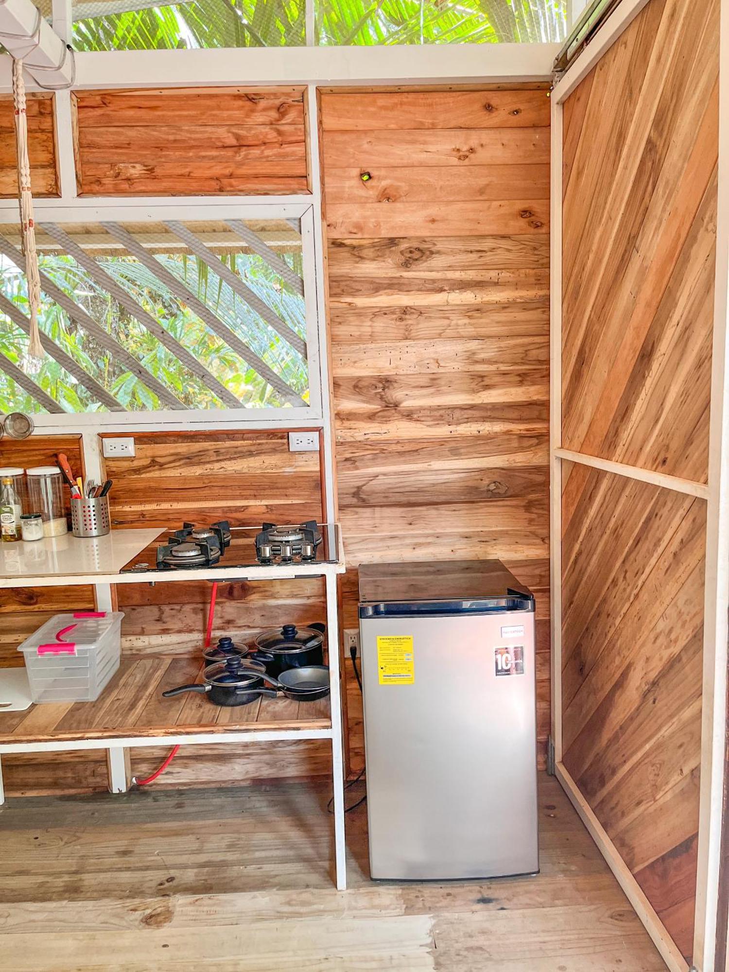 Nomadic Surf Camp Hostel Uvita Buitenkant foto