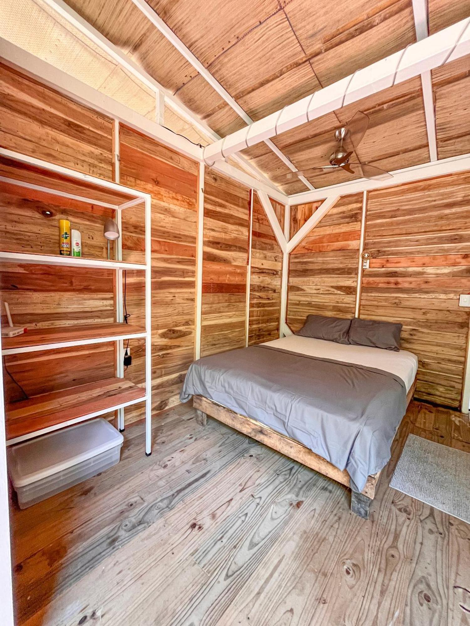 Nomadic Surf Camp Hostel Uvita Buitenkant foto