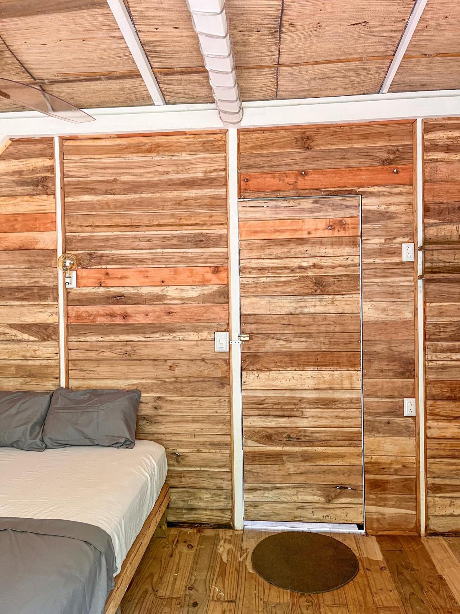 Nomadic Surf Camp Hostel Uvita Buitenkant foto
